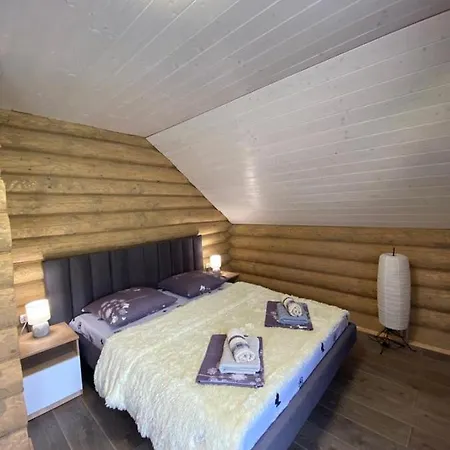 Чотири Сезони Apartment *